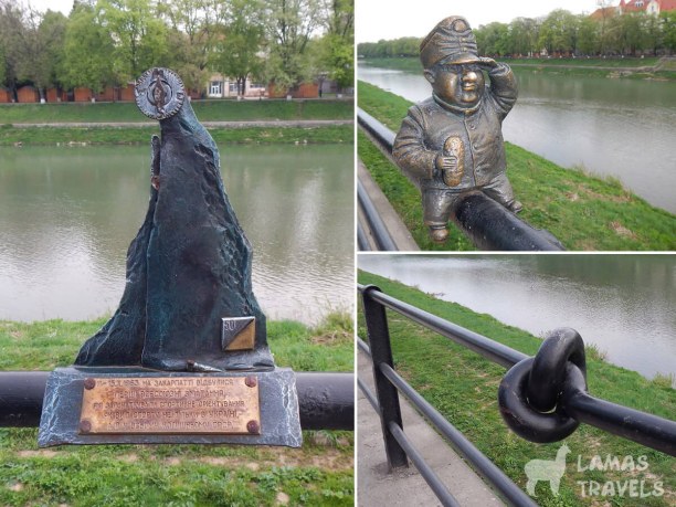 Бронзовые мини фигурки сфоткали на набережной в Ужгороде.