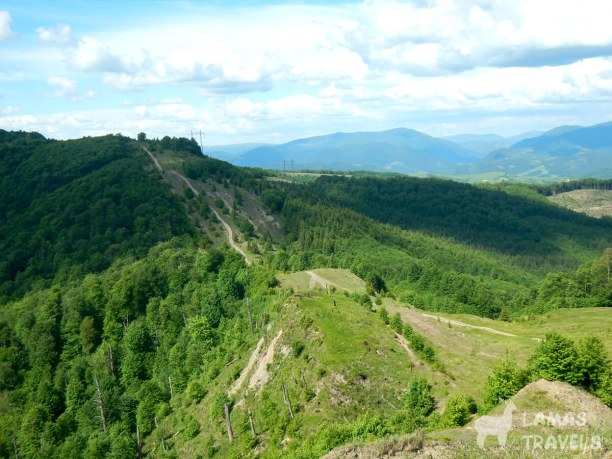 Дорога возле горы Полонина Кук.